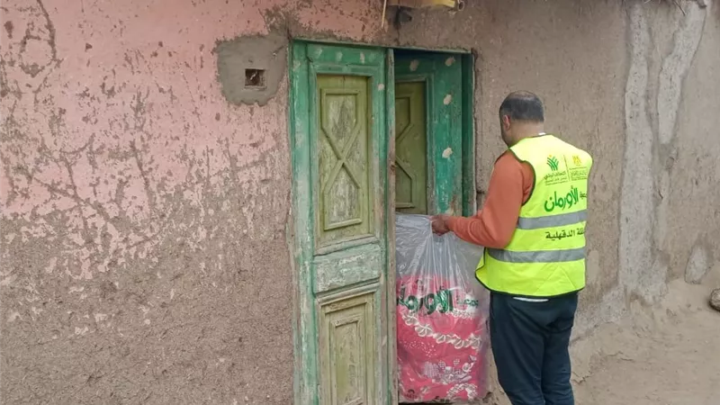 توزيع 350 لحاف على غير القادرين فى مركز المنصورة