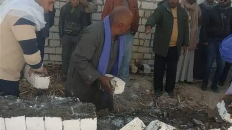 ازالة حالات تعدي ورفع مخلفات وتركمات وإصلاح الإنارة بقري المنيا