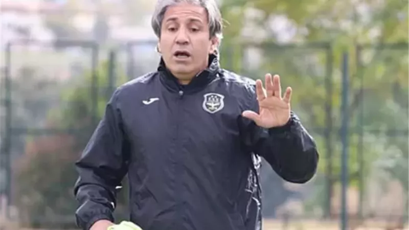 مدرب بلوزداد الجزائري يعلق على مواجهة الزمالك