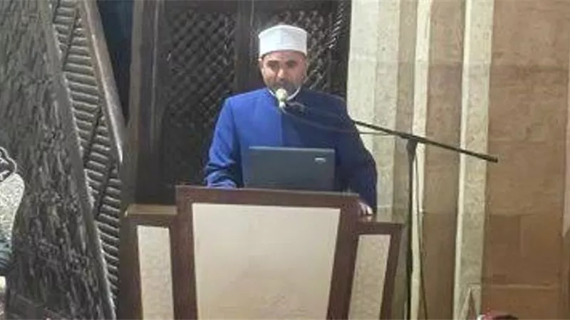 المصلون بالجامع الأزهر يتضرعون بالدعاء تضامنا مع ضحايا الزلازل