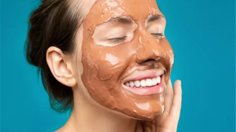 قناع الشوكولاتة والقهوة للبشرة الباهتة
