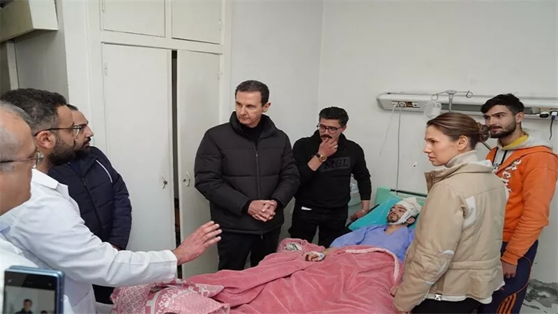 الرئيس السوري يزور المصابين في مستشفى تشرين الجامعي