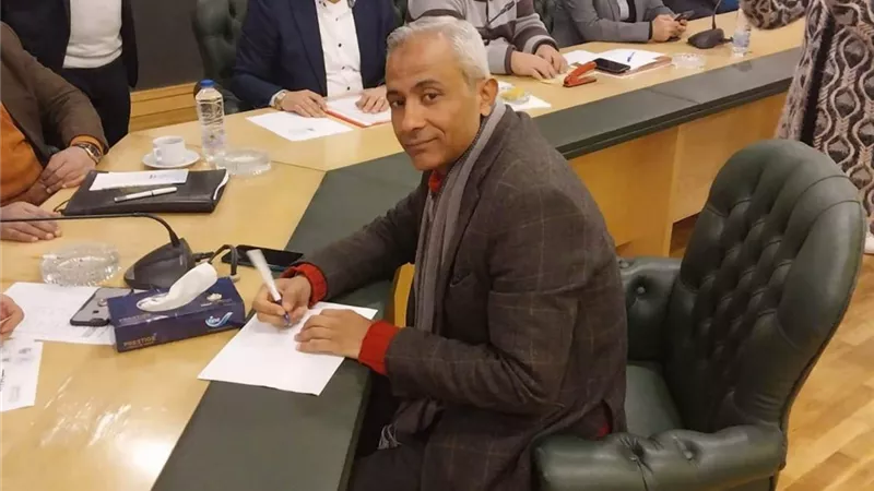 أبوالسعود محمد يتقدم بأوراق ترشحه 