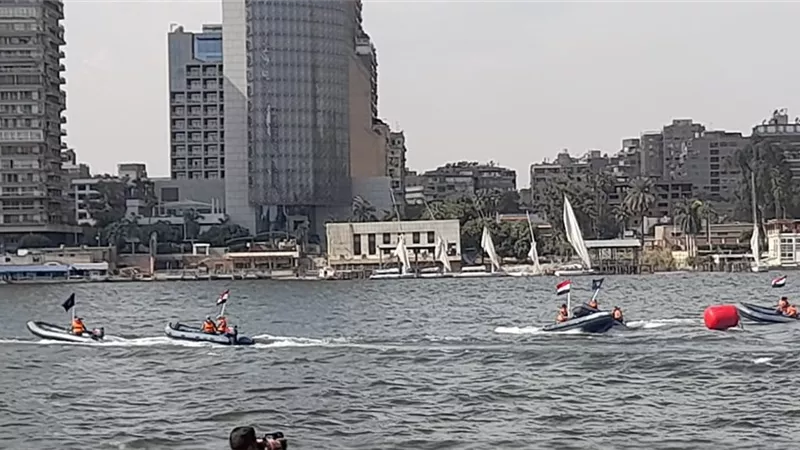 شرطة البيئة تنظم عروضا بالمسطح المائي بنهر النيل..صور