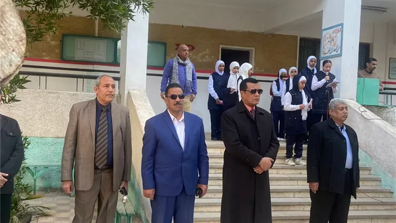 وكيل وزارة التعليم بقنا يتابع اول أيام الفصل الدراسي الثانى