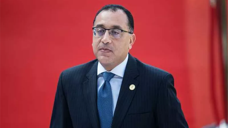 رئيس الوزراء يتفقَّد خط إنتاج جديد لشركة 