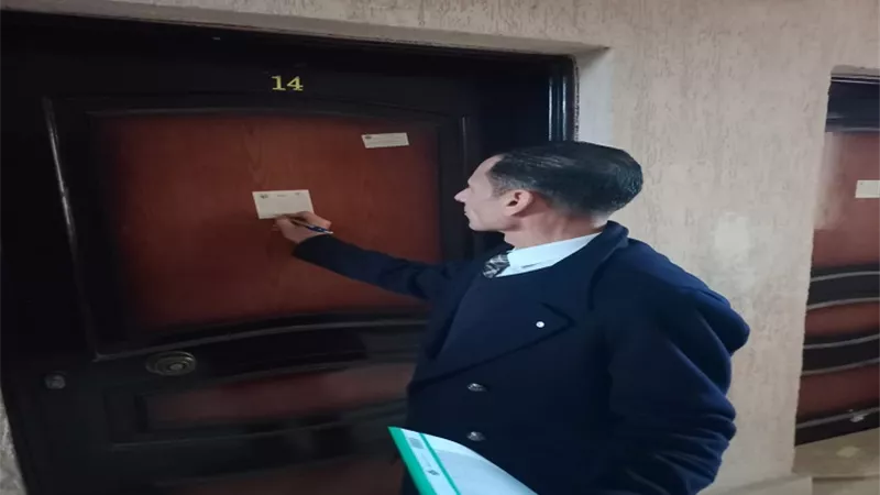 حملات ضبطية قضائية على الوحدات المخالفة بمدينة١٥مايو.. صور
