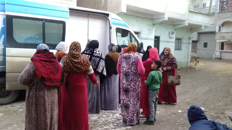 الكشف على 954 سيدة خلال قافلة صحة إنجابية ببنى عبيد