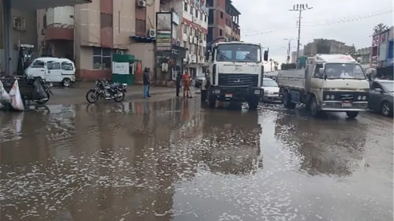شفط مياه الأمطار من ٣ مدن بالقليوبية..صور