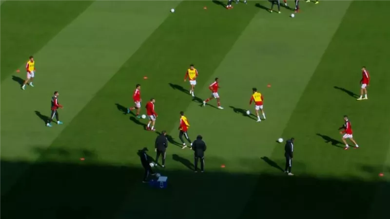 احماء لاعبى الاهلى قبل مواجهه فلامنجو البرازيلى