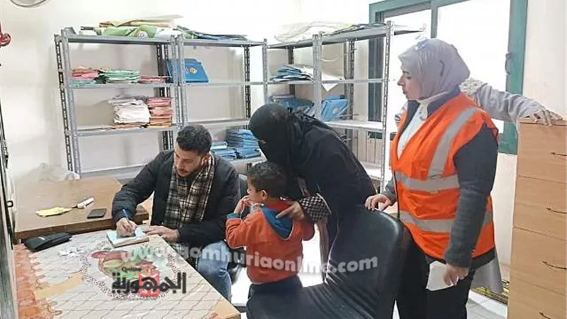 الكشف علي ٤١٩ حالة في قافلة مستقبل وطن الطبية بديرمواس