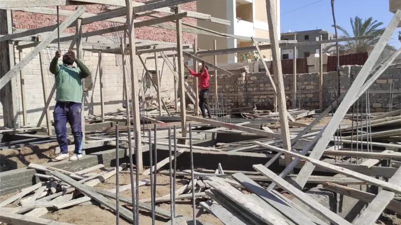 إزالة 3حالات بناء بدون ترخيص في فايد بالإسماعيلية