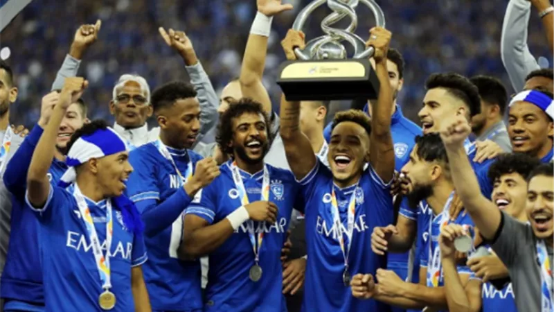 كيف تفاعلت الصحف العالمية مع تهائى الاندية بين الهلال وريال مدريد ... بالفيديو