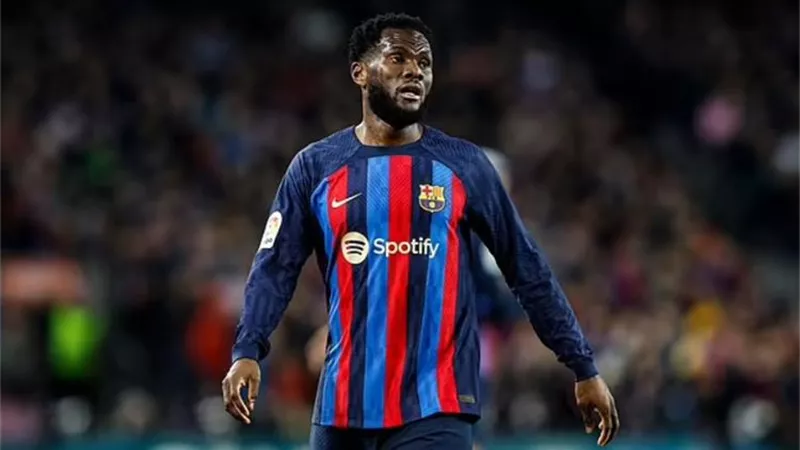 كيسيه يتمسك بالبقاء في برشلونة ويرفض عرضي توتنهام وميلان