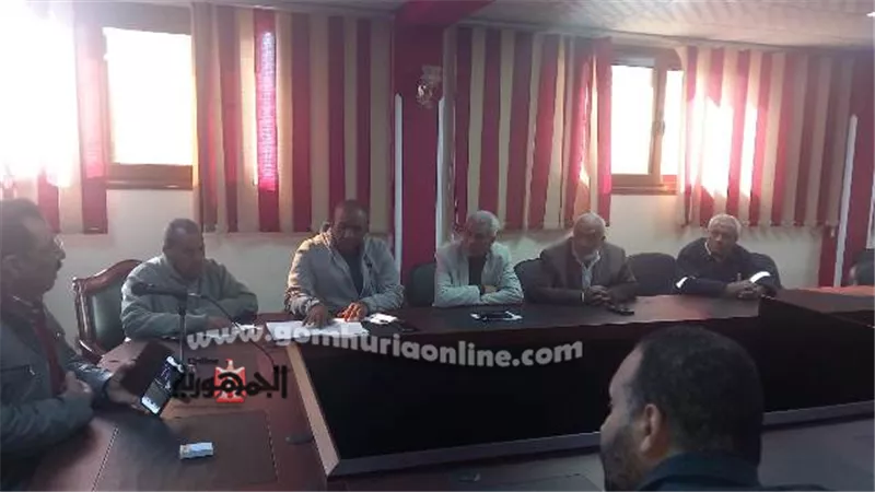 رئيس مدينة سفاجا يعقد اجتماعا لمناقشة خطة الرصف ودهان الواجهات