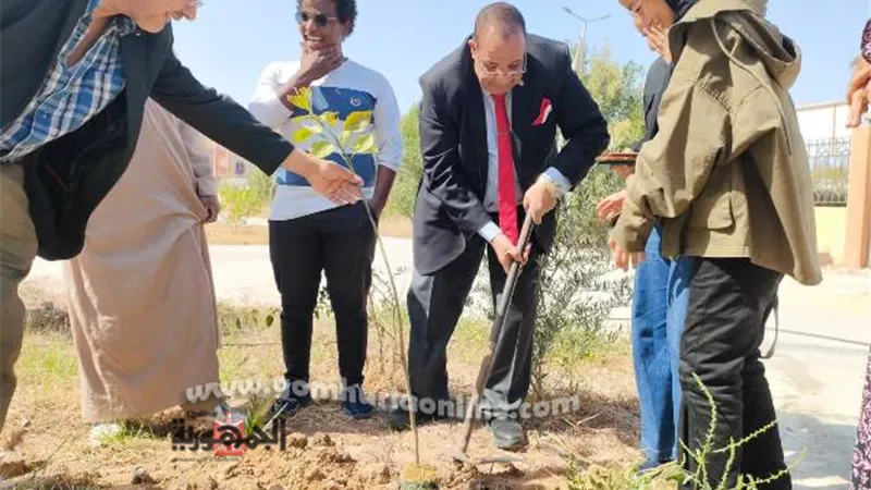 رئيس جامعة الأقصر يشارك بالمبادرة الرئاسية 