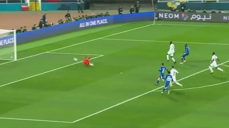 موسى موريجا يحرز هدف الهلال الأول فى شباك ريال مدريد