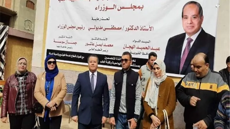 للكشف وعلاج ١٤١٩مريض بالمجان..جامعة بنها تنظم قافلةطبية بميت عاصم