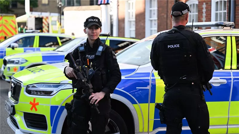 اعتقال 15 شخصا في احتجاجات عنيفة ضد اللاجئين في بريطانيا
