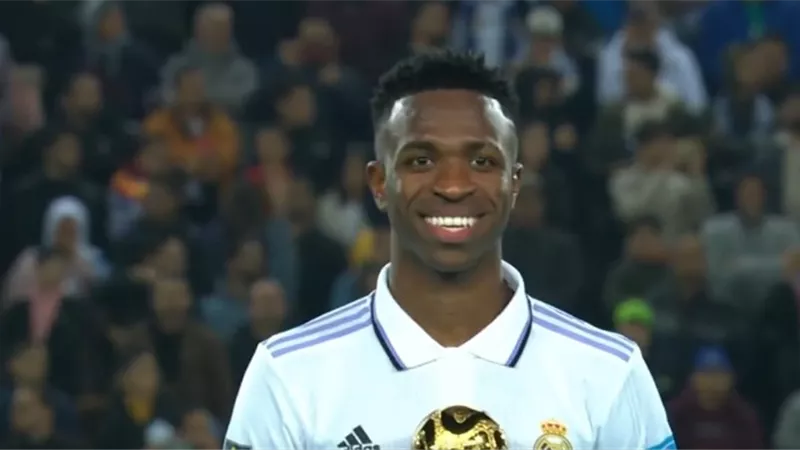 شاهد.. فينيسيوس يتوج بجائزة أفضل لاعب فى كأس العالم للأندية