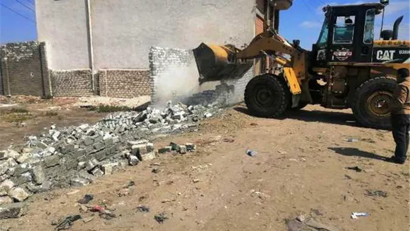 تكثيف حملات إزالة التعديات المخالفه وتطبيق القانون بالشرقية