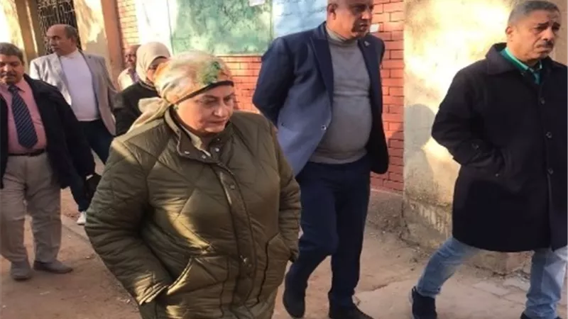 مدير تعليم القليوبية تتابع انتظام أول أيام الفصل الدراسي الثاني