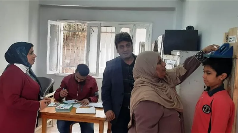 غنيم يتابع مبادرة فحص وعلاج أمراض الأنيميا والتقزم للتلاميذ