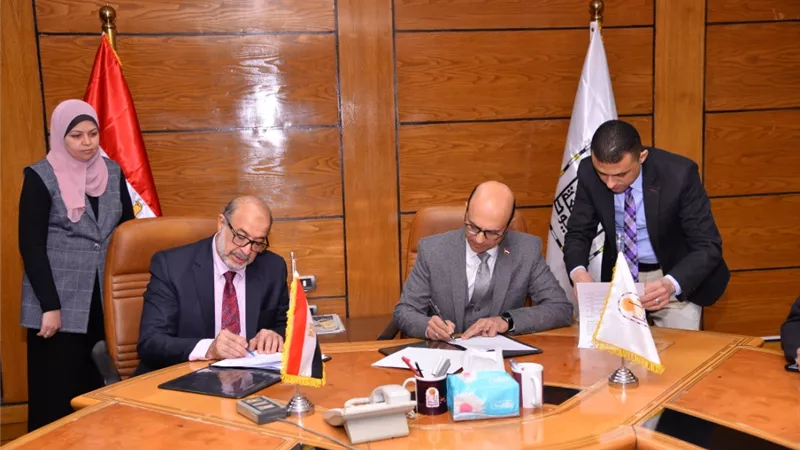 رئيس جامعة أسيوط يوقع مذكرتين تفاهم للتعاون العلمى والأكاديمى