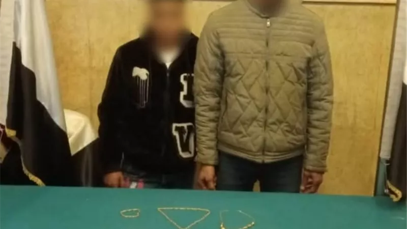 سرقا المشغولات الذهبية من محل ببولاق وسقطا اثناء بيعها فى عين شمس