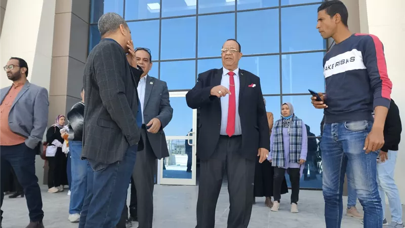 رئيس جامعة الأقصر يتابع اللمسات النهائية لمبنى كلية الطب الجديد