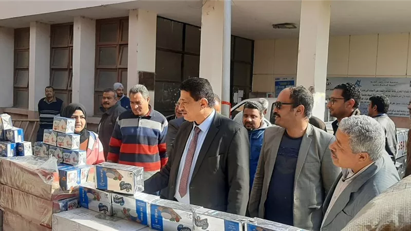 محافظ أسيوط يؤكد على استمرار افتتاح المعارض والمنافذ لتوفير السلع
