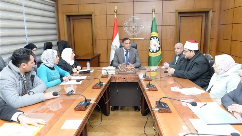 مختار يعقد اجتماعاً لتنفيذ مشروع المحور المروري الجديد على النيل