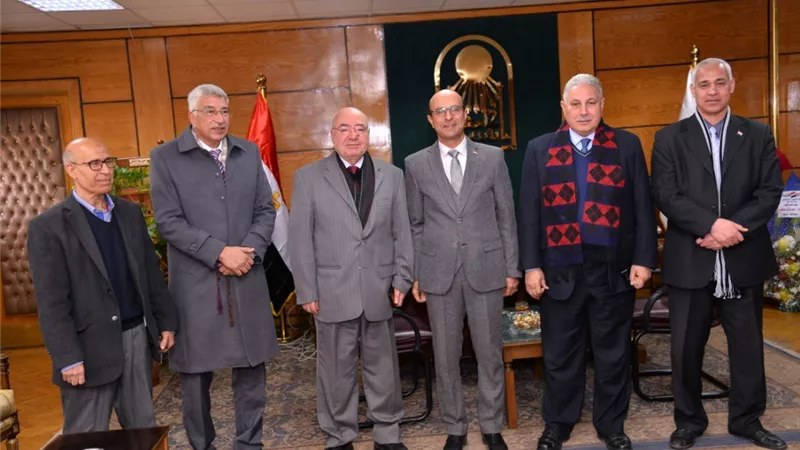 رئيس جامعة أسيوط الجديد يستقبل نظيره الأسبق