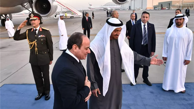 المتحدث الرئاسي ينشر صور إستقبال الرئيس السيسي في أبو ظبي
