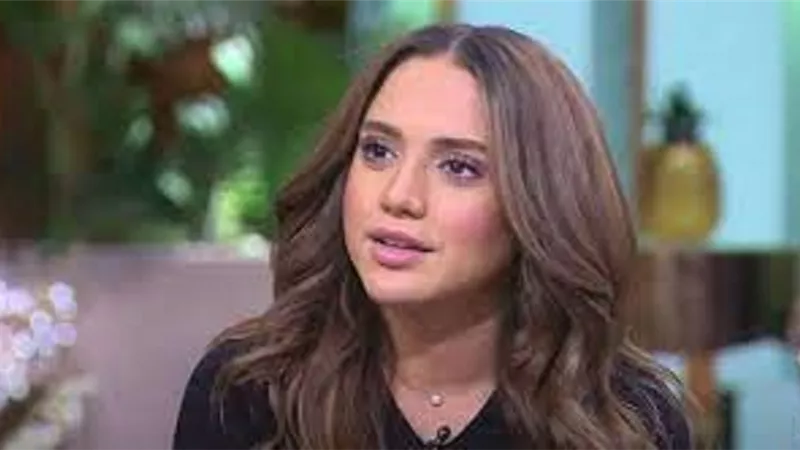 رنا رئيس تؤدى مناسك العمرة .. صور