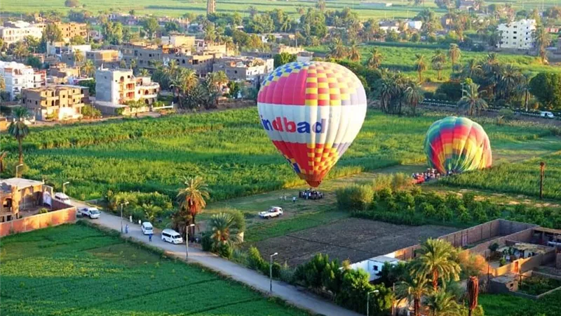 50 رحلة بالون تقل عل متنها 1200 سائح فى سماء الأقصر