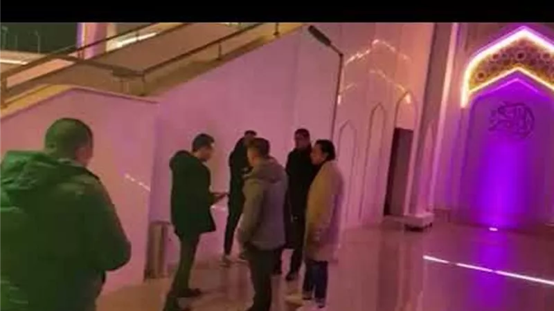 أمير كرارة يقدم واجب العزاء في والد الفنان شريف إدريس