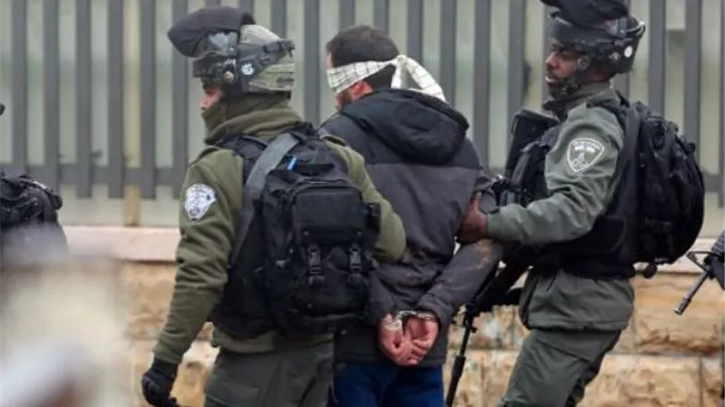 الاحتلال يعتقل شابين فلسطينيين ويهدم منزلا بالقدس