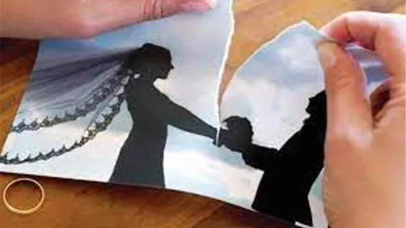هل يجوز للمطلقة منع طليقها من السفر خارج البلاد؟