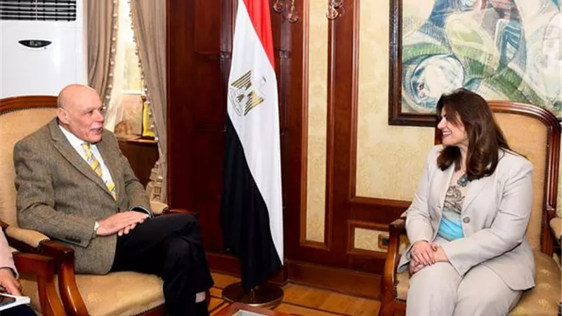 وزيرة الهجرة تلتقي أستاذ علم الغابات بألمانيا