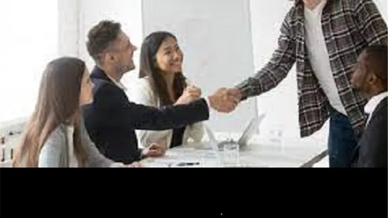 أجل الاخلاق تتمثل فى حسن العشرة ومعاملة الناس بالإحسان