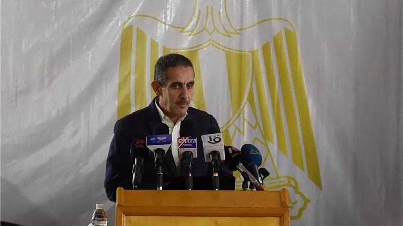 رئيس الوزراء يشاهد عرضًا تقديميًا لمحافظ الغربية حول المشروعات الجارية