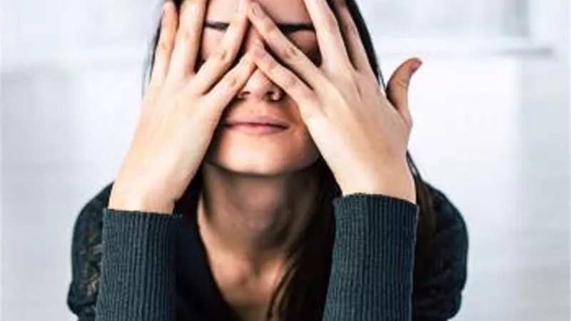 5 أعراض جسدية يحدثها القلق بالجسم