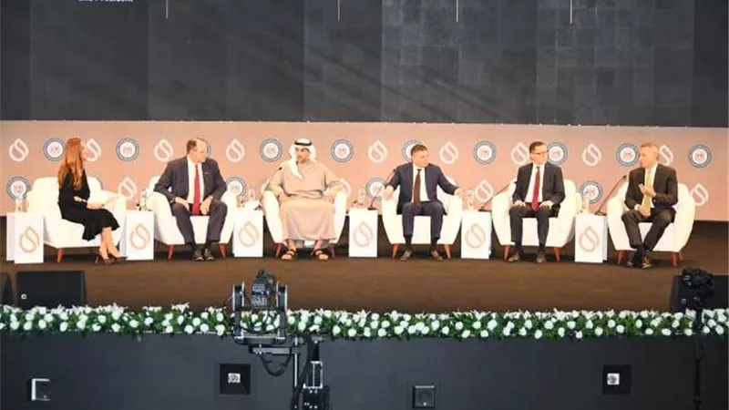 وزير البترول يشهد الجلسة الاستراتيجية الثانية حول خريطة الطاقة