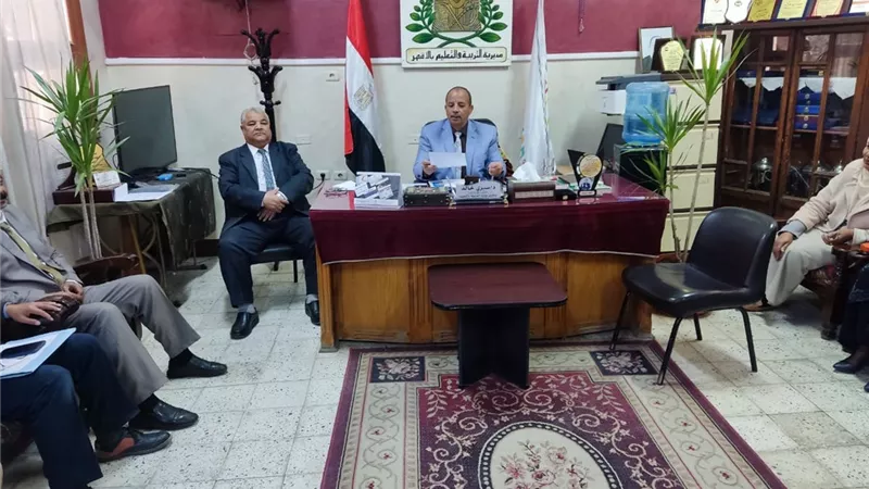 وكيل تعليم الأقصر يلتقى مديري العموم ومديرى الادارات