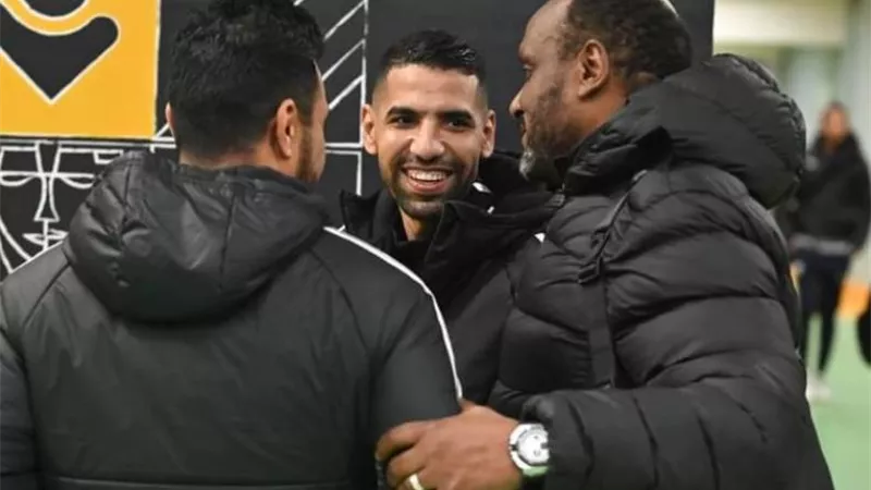 إسماعيل يوسف يطمئن على مؤمن زكريا قبل مواجهة الزمالك وسموحة