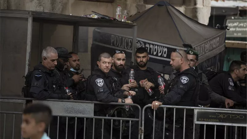 بالفيديو.. إصابة إسرائيلي في عملية طعن شمالي القدس