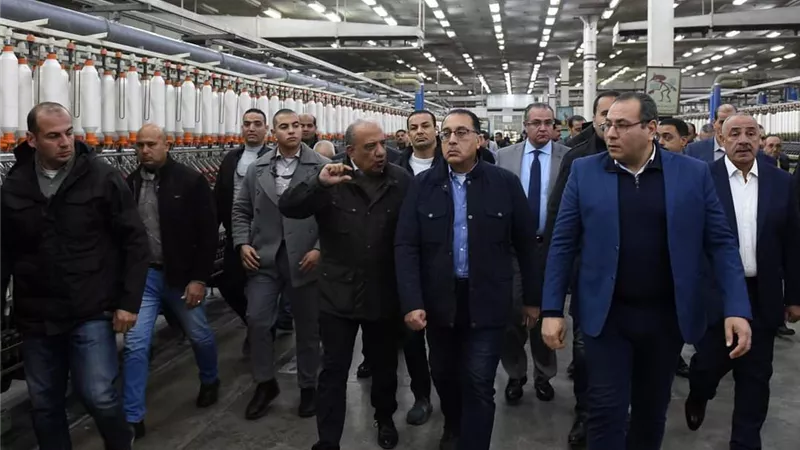رئيس الوزراء يتفقد مصانع الغزل والنسيج الجديدة بالمحلة