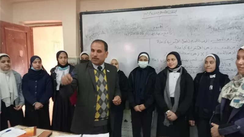 مدير تعليم الخانكة يتابع مدارس سرياقوس والخانكة