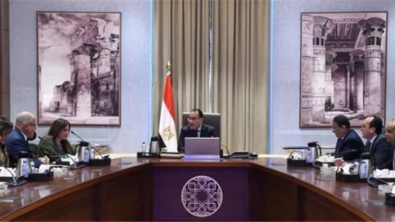 رئيس الوزراء يناقش مع رئيس اتحاد الصناعات عددا من الملفات
